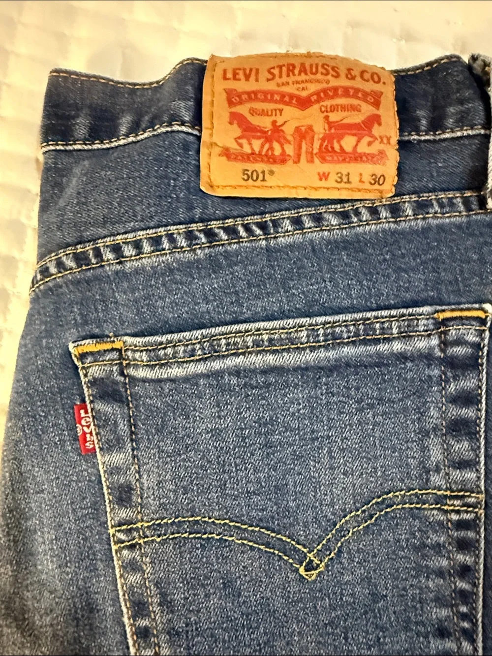 Levi's Men's Straight Jeans in Medium Blue Wash